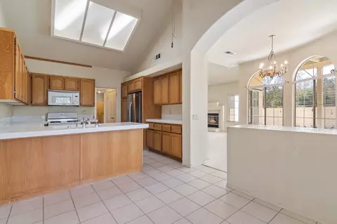Kitchen - 45111 Putting Green Ct, Temecula, CA 92592 photo 2 of 5