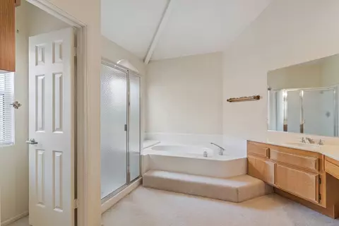 Bath - 45111 Putting Green Ct, Temecula, CA 92592 photo 5 of 6