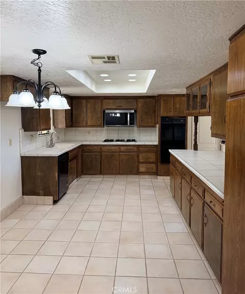 Kitchen - 15440 Mandan, Apple Valley, CA 92307 photo 1 of 5