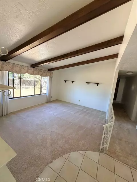 Living - 15440 Mandan, Apple Valley, CA 92307 photo 4 of 5