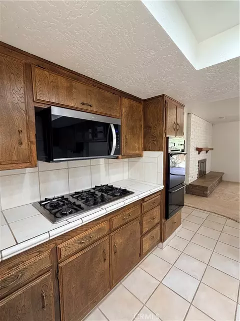 Kitchen - 15440 Mandan, Apple Valley, CA 92307 photo 3 of 5