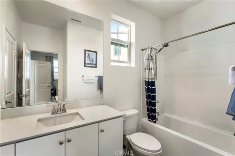 Bath - 31560 Calle Canto, Temecula, CA 92592 photo 2 of 2