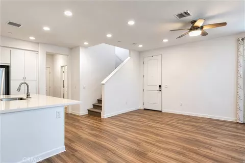 Living - 31560 Calle Canto, Temecula, CA 92592 photo 2 of 3