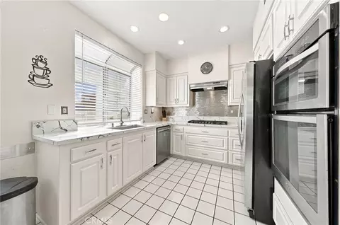 Kitchen - 32100 Via Benabarre, Temecula, CA 92592 photo 2 of 4
