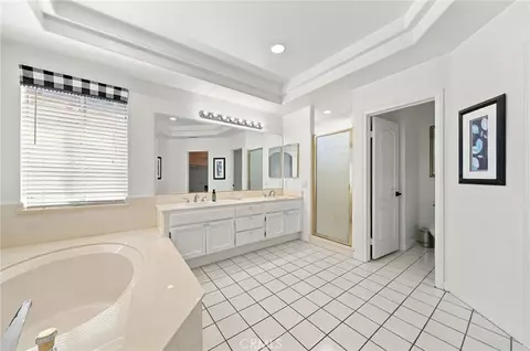 Bath - 32100 Via Benabarre, Temecula, CA 92592 photo 2 of 4