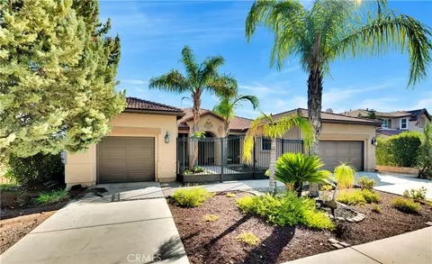 10 Via Palmieki Ct, Lake Elsinore, CA 92532