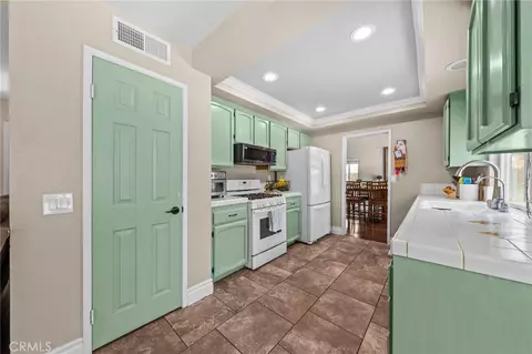 Kitchen - 41860 Skywood, Temecula, CA 92591 photo 3 of 4