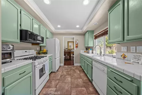 Kitchen - 41860 Skywood, Temecula, CA 92591 photo 1 of 4
