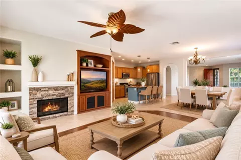 Living - 32079 Corte Cardoza, Temecula, CA 92592 photo 4 of 9