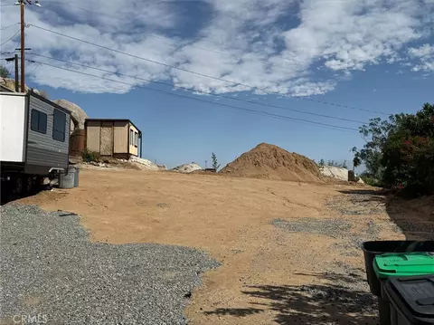315 Cochise, Perris, CA 92570 photo 2