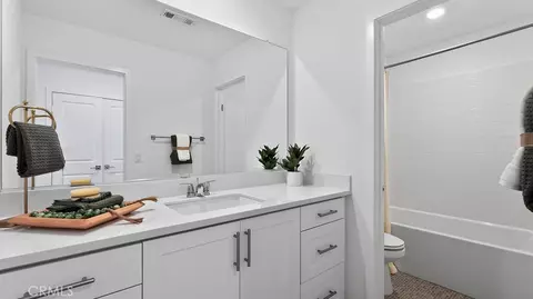 Bath - 36657 Altisma Dr, Winchester, CA 92596 photo 1 of 3