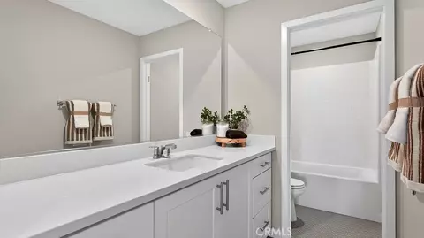 Bath - 36645 Altisma Dr, Winchester, CA 92596 photo 1 of 4