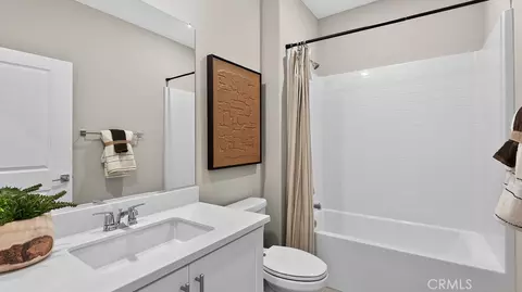Bath - 36645 Altisma Dr, Winchester, CA 92596 photo 2 of 4