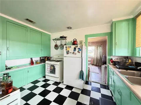 Kitchen - 108 S Oak Ave, Pasadena, CA 91107 photo 1 of 1