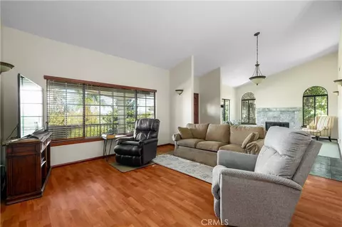 Living - 1119 Vale Vw, Vista, CA 92081 photo 2 of 3