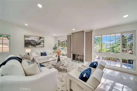 23539 Oxnard St, Woodland Hills, CA 91367