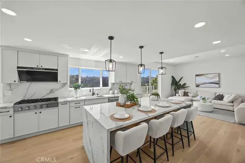 2377 Mount Olympus Dr, Los Angeles, CA 90046
