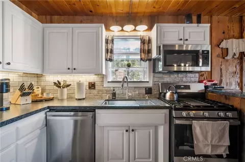 Kitchen - 865 Bear Mtn, Big Bear City, CA 92314 photo 3 of 4