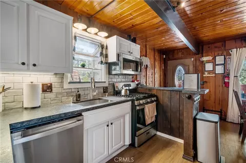 Kitchen - 865 Bear Mtn, Big Bear City, CA 92314 photo 4 of 4