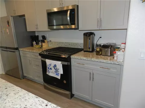 Kitchen - 28010 Melrose Dr, Temecula, CA 92591 photo 2 of 3