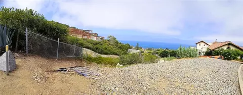 7530 Hillside Dr, La Jolla, CA 92037