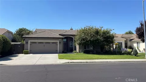 2974 Twain Ave, Clovis, CA 93611