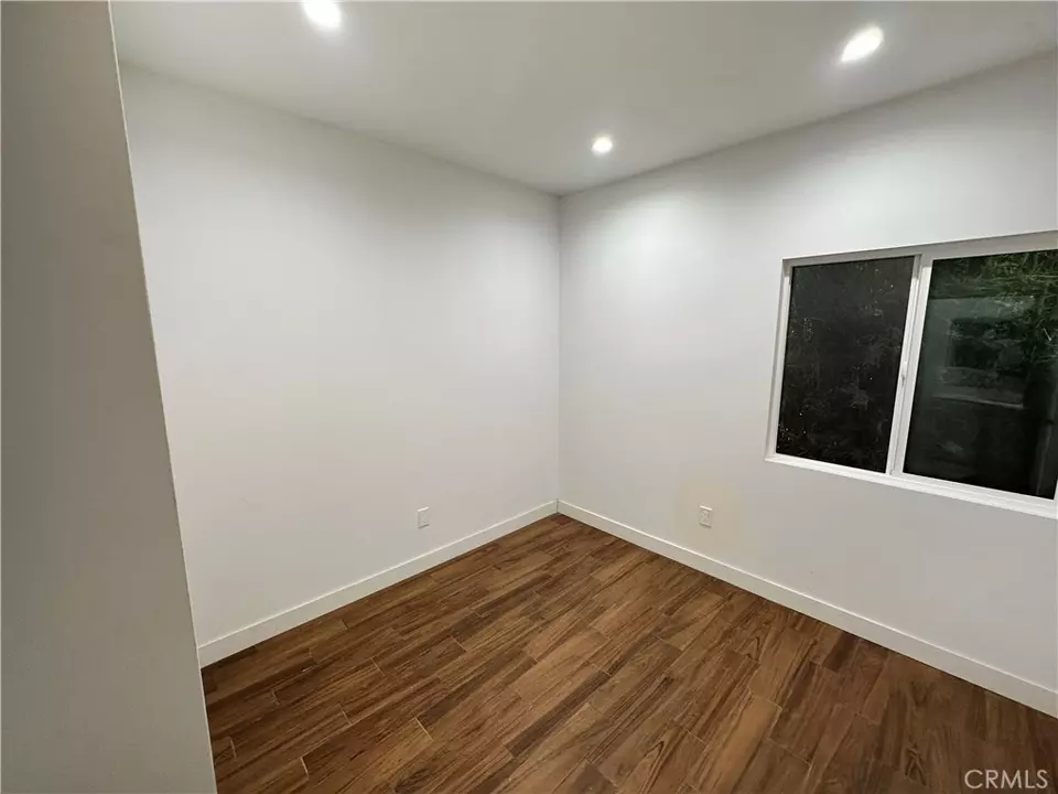 Bedroom - 1208 S Cochran Ave, Los Angeles, CA 90019 photo 2 of 3