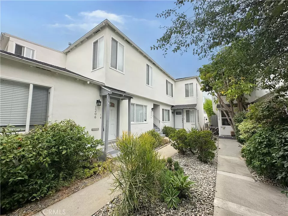 Exterior - 1208 S Cochran Ave, Los Angeles, CA 90019 photo 2 of 6
