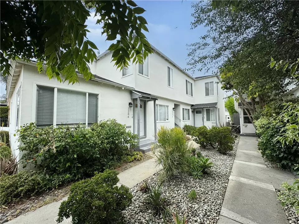 Exterior - 1208 S Cochran Ave, Los Angeles, CA 90019 photo 1 of 6