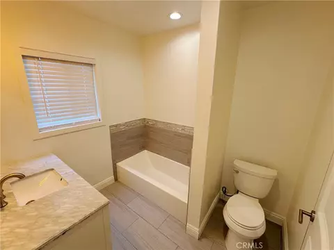 Bath - 1208 S Cochran Ave, Los Angeles, CA 90019 photo 1 of 6