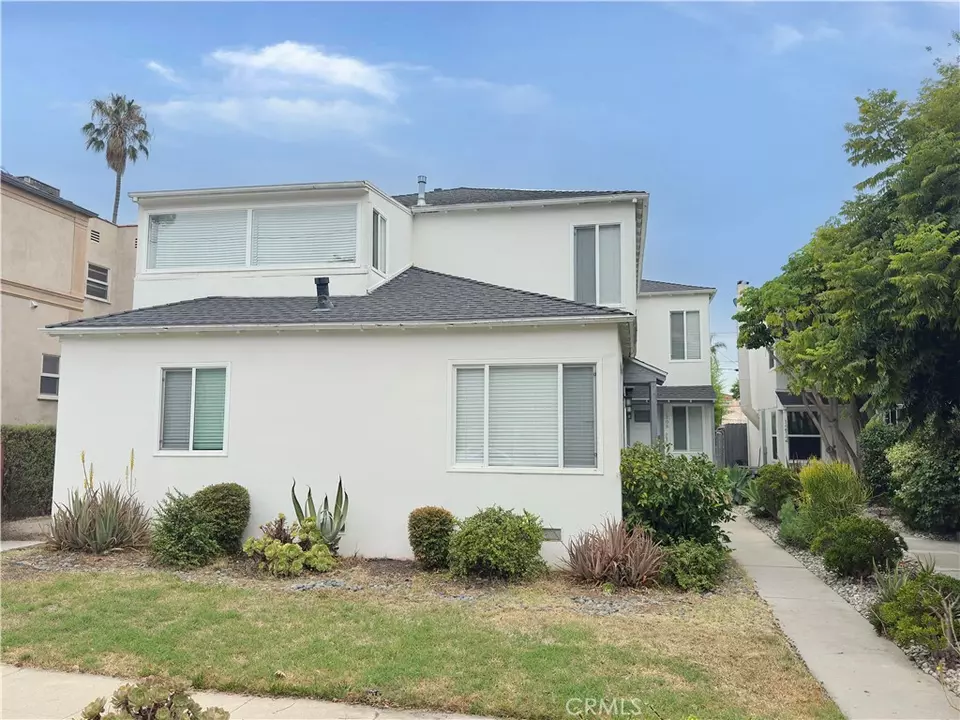 Exterior - 1208 S Cochran Ave, Los Angeles, CA 90019 photo 3 of 6