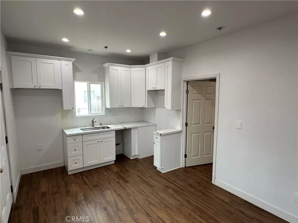 Other - 1208 S Cochran Ave, Los Angeles, CA 90019 photo 2 of 3