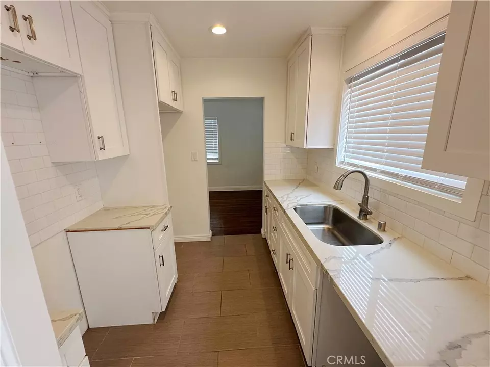 Kitchen - 1208 S Cochran Ave, Los Angeles, CA 90019 photo 1 of 1