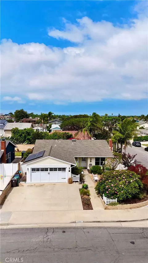 20801 Crestview Ln, Huntington Beach, CA 92646