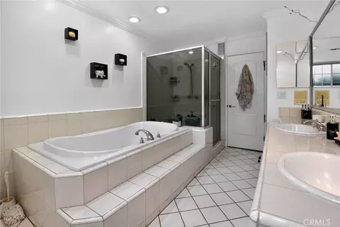 Bath - 8316 Cherokee Dr, Downey, CA 90241 photo 3 of 4