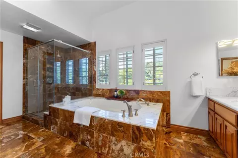 Bath - 1011 Rodeo Rd, Arcadia, CA 91006 photo 4 of 6