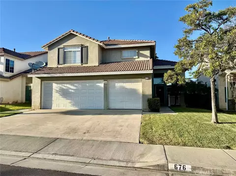 676 Avondale Dr, Corona, CA 92879