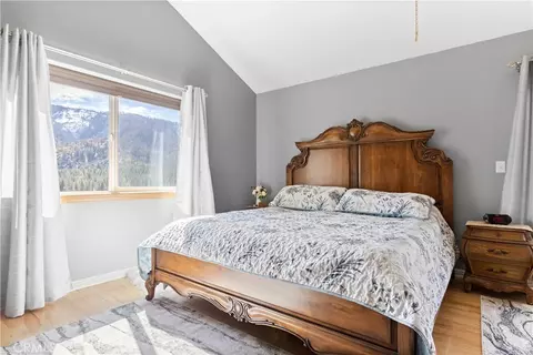 Bedroom - 6284 Apple Vista Dr, Wrightwood, CA 92397 photo 4 of 7