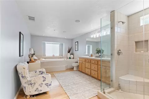 Bath - 6284 Apple Vista Dr, Wrightwood, CA 92397 photo 3 of 6