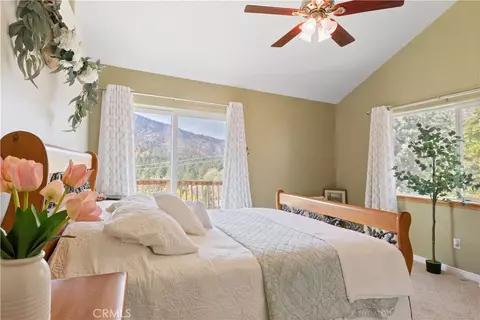 Bedroom - 6284 Apple Vista Dr, Wrightwood, CA 92397 photo 5 of 7