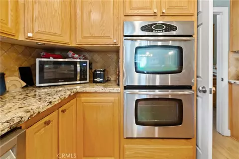 Kitchen - 6284 Apple Vista Dr, Wrightwood, CA 92397 photo 5 of 8