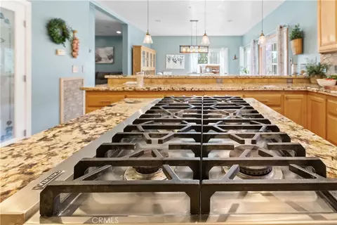 Kitchen - 6284 Apple Vista Dr, Wrightwood, CA 92397 photo 4 of 8