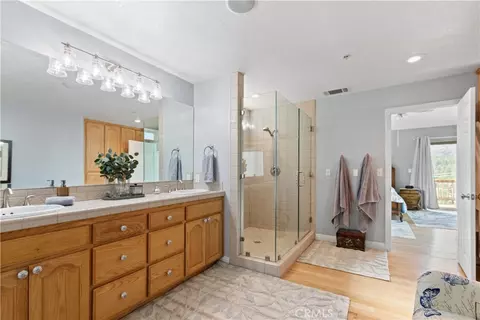Bath - 6284 Apple Vista Dr, Wrightwood, CA 92397 photo 5 of 6