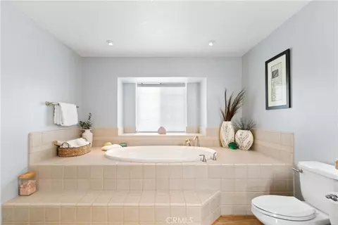Bath - 6284 Apple Vista Dr, Wrightwood, CA 92397 photo 4 of 6