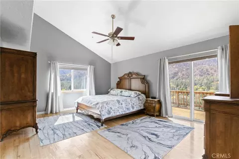 Bedroom - 6284 Apple Vista Dr, Wrightwood, CA 92397 photo 3 of 7