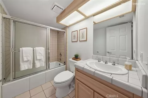 Bath - 20455 Somma Dr, Perris, CA 92570 photo 2 of 5