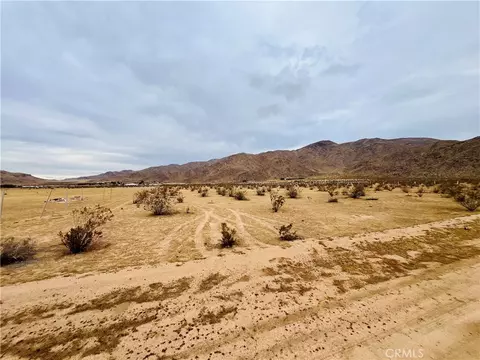 26000 Las Piedras, Apple Valley, CA 92308