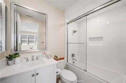 Bath - 81 Pelican Ln, Irvine, CA 92618 photo 3 of 3