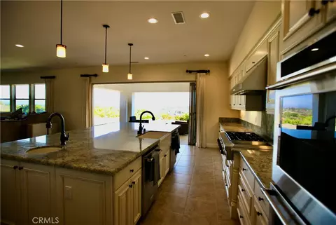 Kitchen - 41907 Arbor Glen Dr, Temecula, CA 92592 photo 5 of 7