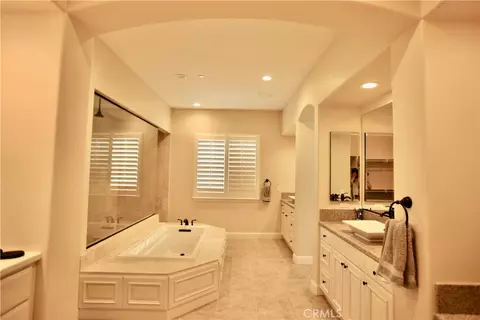 Bath - 41907 Arbor Glen Dr, Temecula, CA 92592 photo 2 of 4